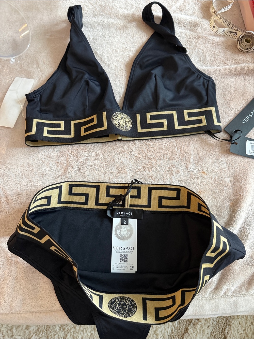 Versace Black and Gold Packaged Logo Apparel - Picture 9 of 11